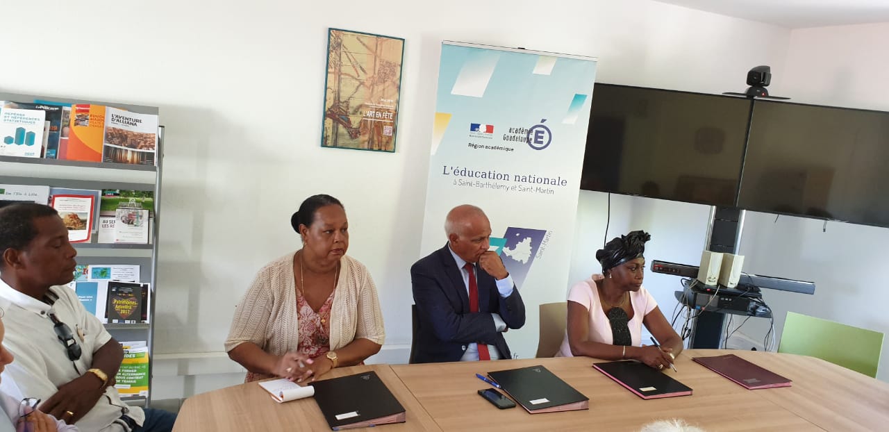 Signature de la convention concernant la CHAM du collège Soualiga