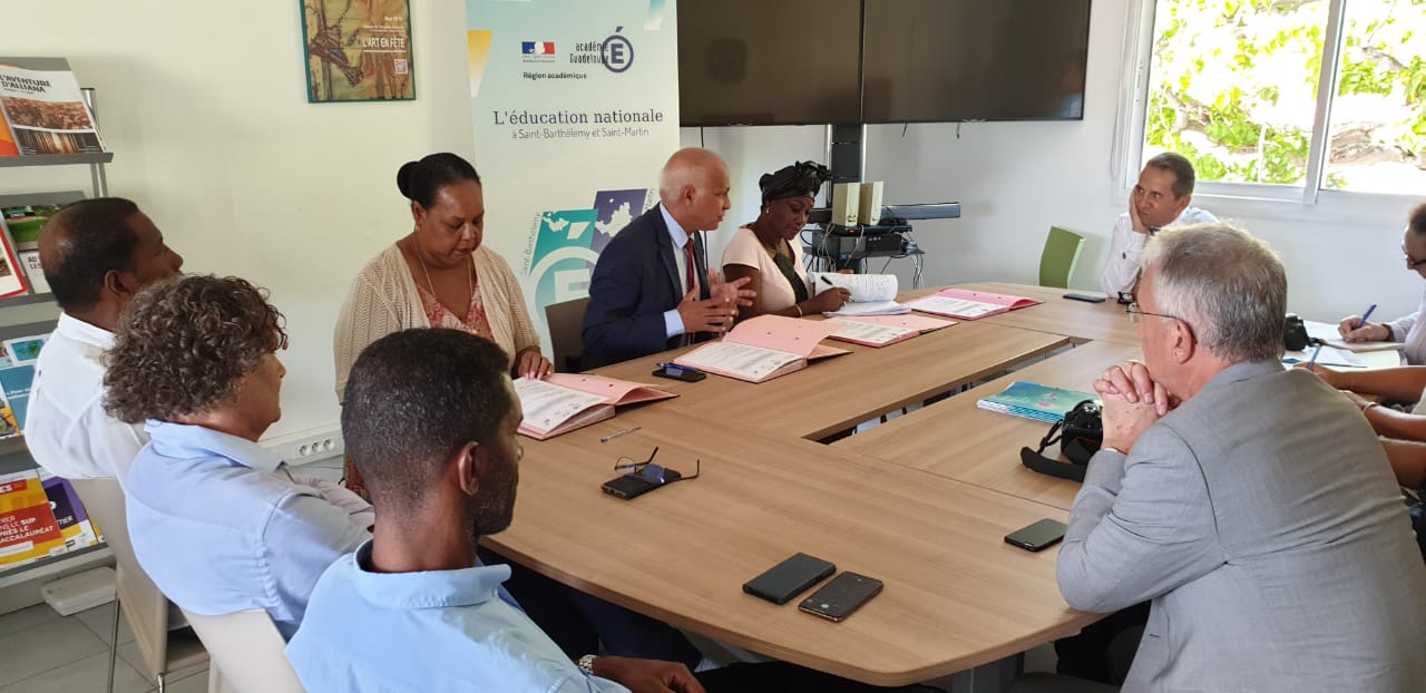 Signature de la convention concernant la CHAM du collège Soualiga