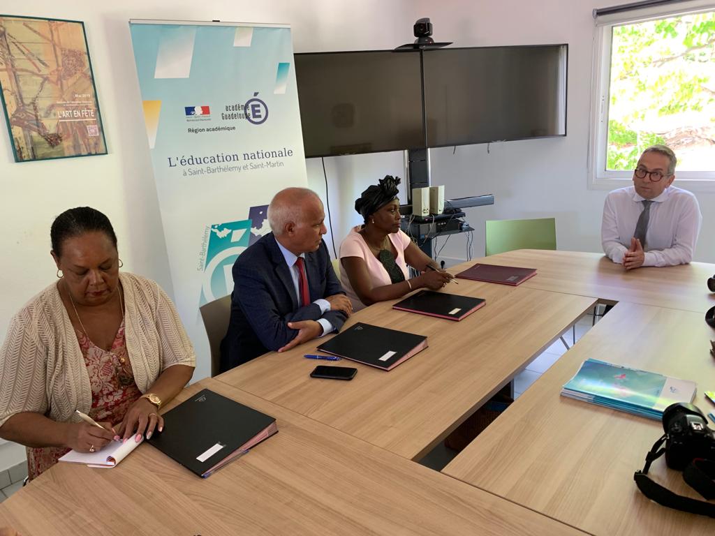 Signature de la convention concernant la CHAM du collège Soualiga