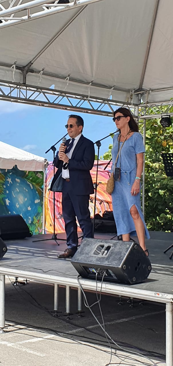 Le vice-recteur et la présidente de l'association MIX'ART