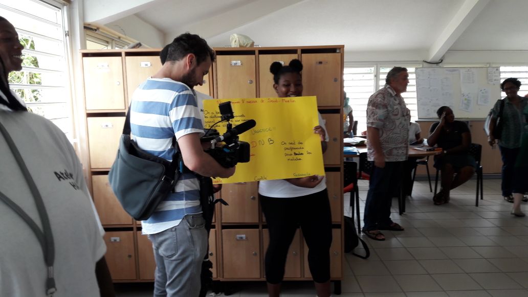 Le président de l’Assemblée nationale visite le collège Mont-des-Accords