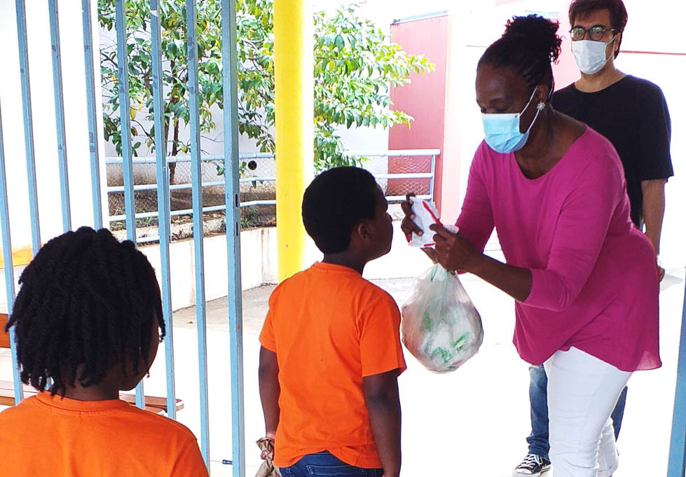 Remise de masques à l'école élemnatire MA Richards