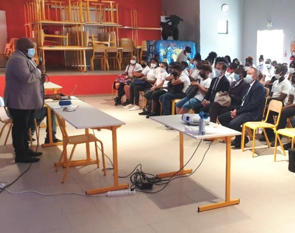 Le principal du collège de Quartier d'Orléans lit la lettre de Jean JAURES 