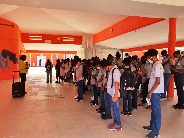 L’hommage à Samuel PATY au collège Mont-des-Accords durant la minute de silence 