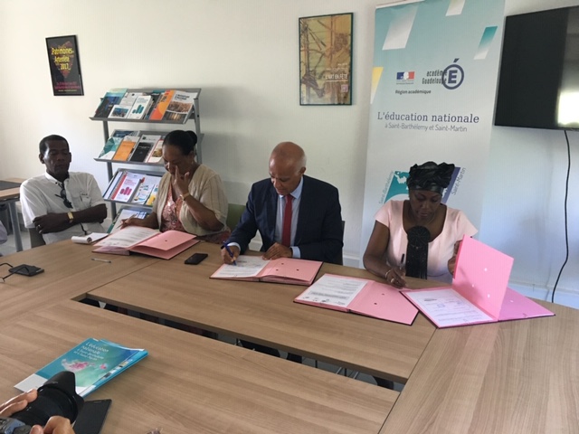 Signature de la convention concernant la CHAM du collège Soualiga