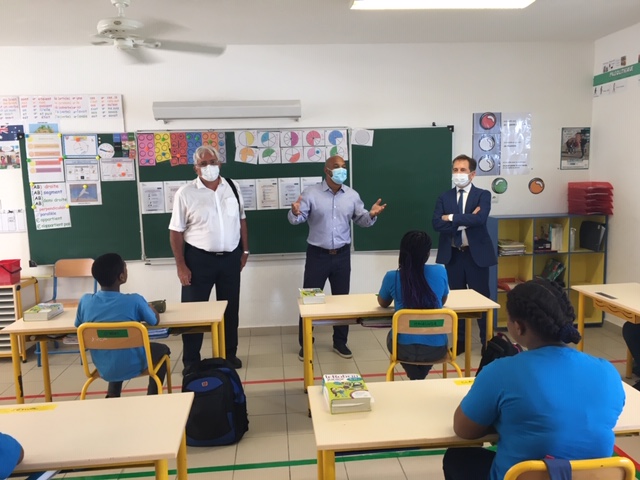École MA Richards avec le président d ela COM de Saint-Martin, le vice-recteur et l'IEN