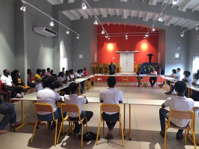 Les élèves de la 3ème bilingue attentifs