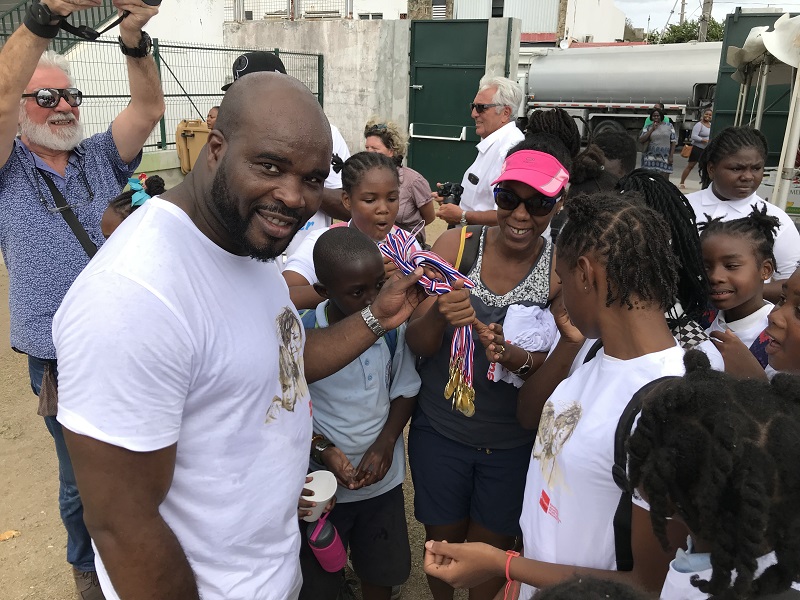 Les élèves et M. MORMECK