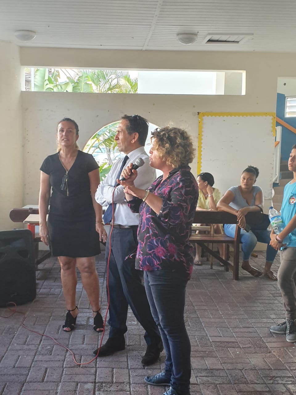 Mme RENGER CPC arts plastiques, M. SANZ IA-DAASEN, Mme MALHERBE directrice d'école