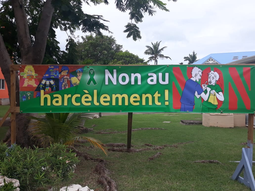 Affiche non au harcèlement